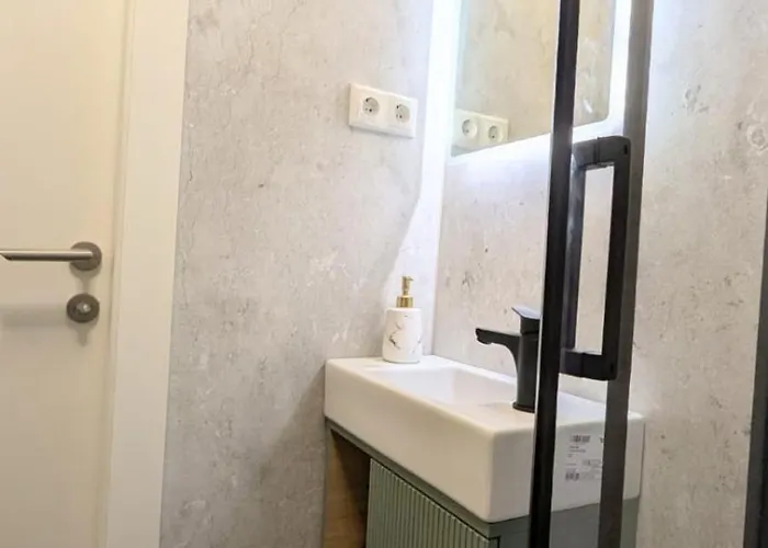 Zentral Kurz Vor Naehe Autobahn